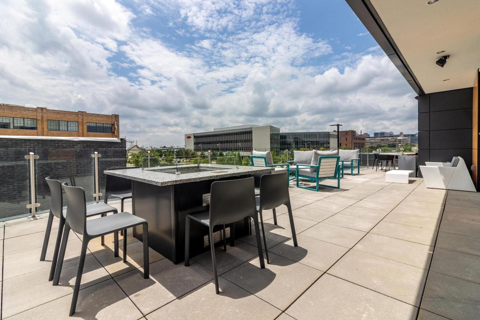 Aloft St. Louis Cortex Exterior photo